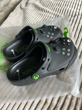 NEW NEVER WORN Xbox & Crocs Collab - Controller Crocs Clogs, Size 6W/4M